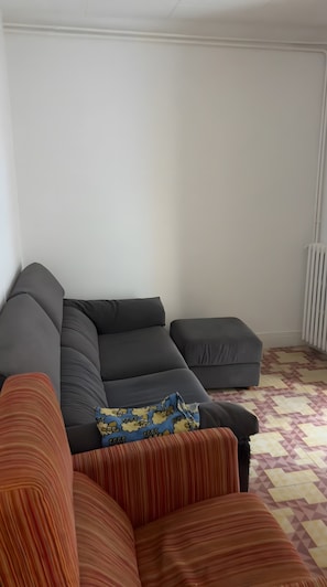 Fernseher, DVD-Player, Stereoanlage