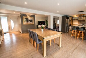 Dining - Large Villa with Heated Pool & Private Garden (Autignac)