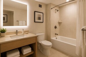 Deluxe Studio | Bathroom | Free toiletries, hair dryer, towels, soap - Aurenne Grand Hotel (Toronto)