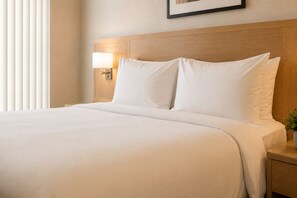 Deluxe Studio | Iron/ironing board, free WiFi - Aurenne Grand Hotel (Toronto)