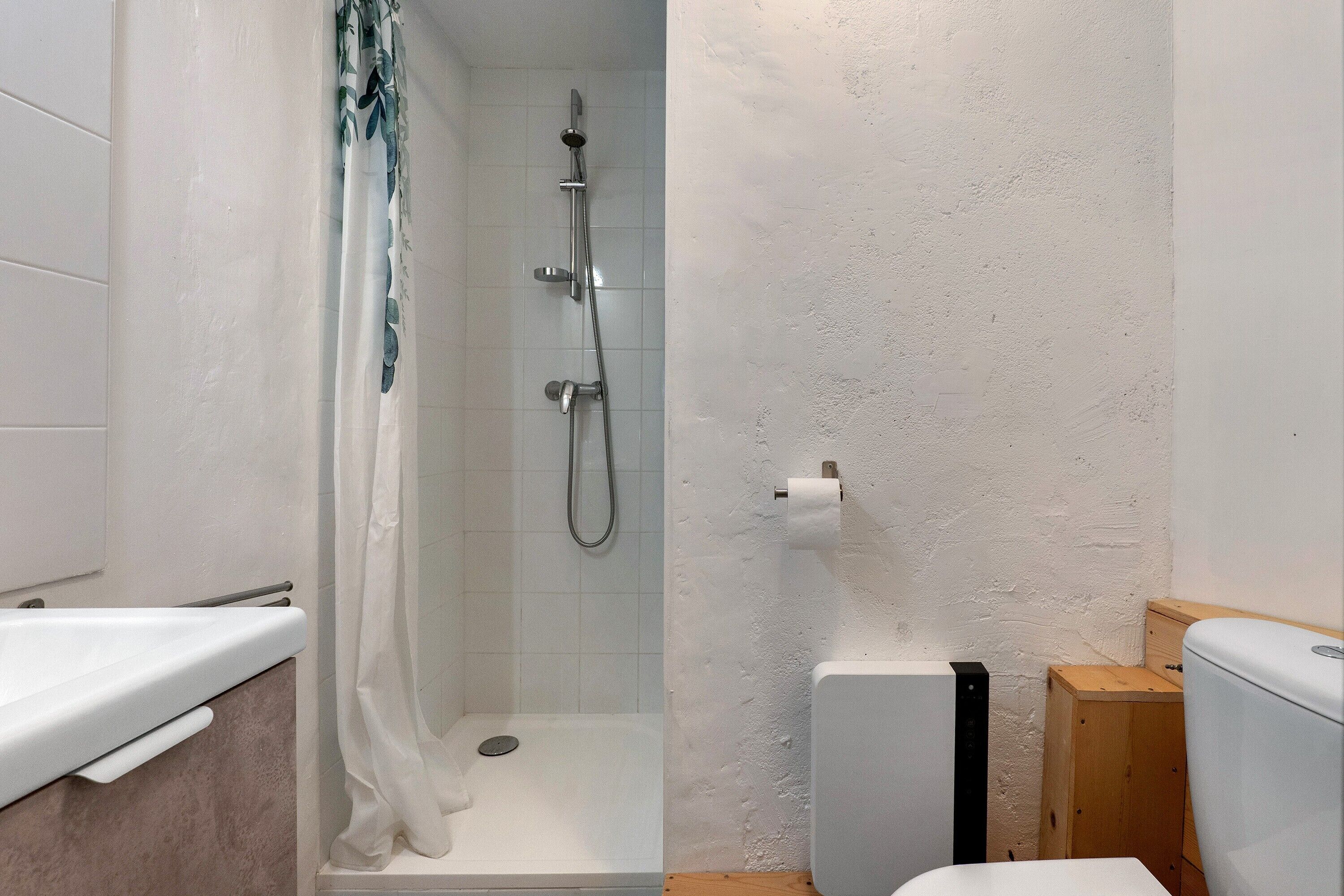 Een douche, handdoeken