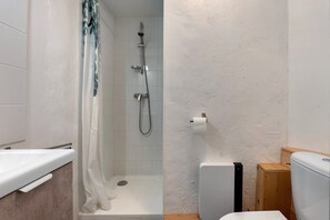 Douche, serviettes fournies
