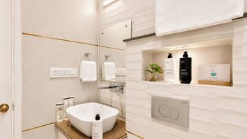 Luxury Room | Bathroom