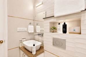 Bathroom - Alaya Stays Kalyan Mansion 1 Room Suites (Dehradun)