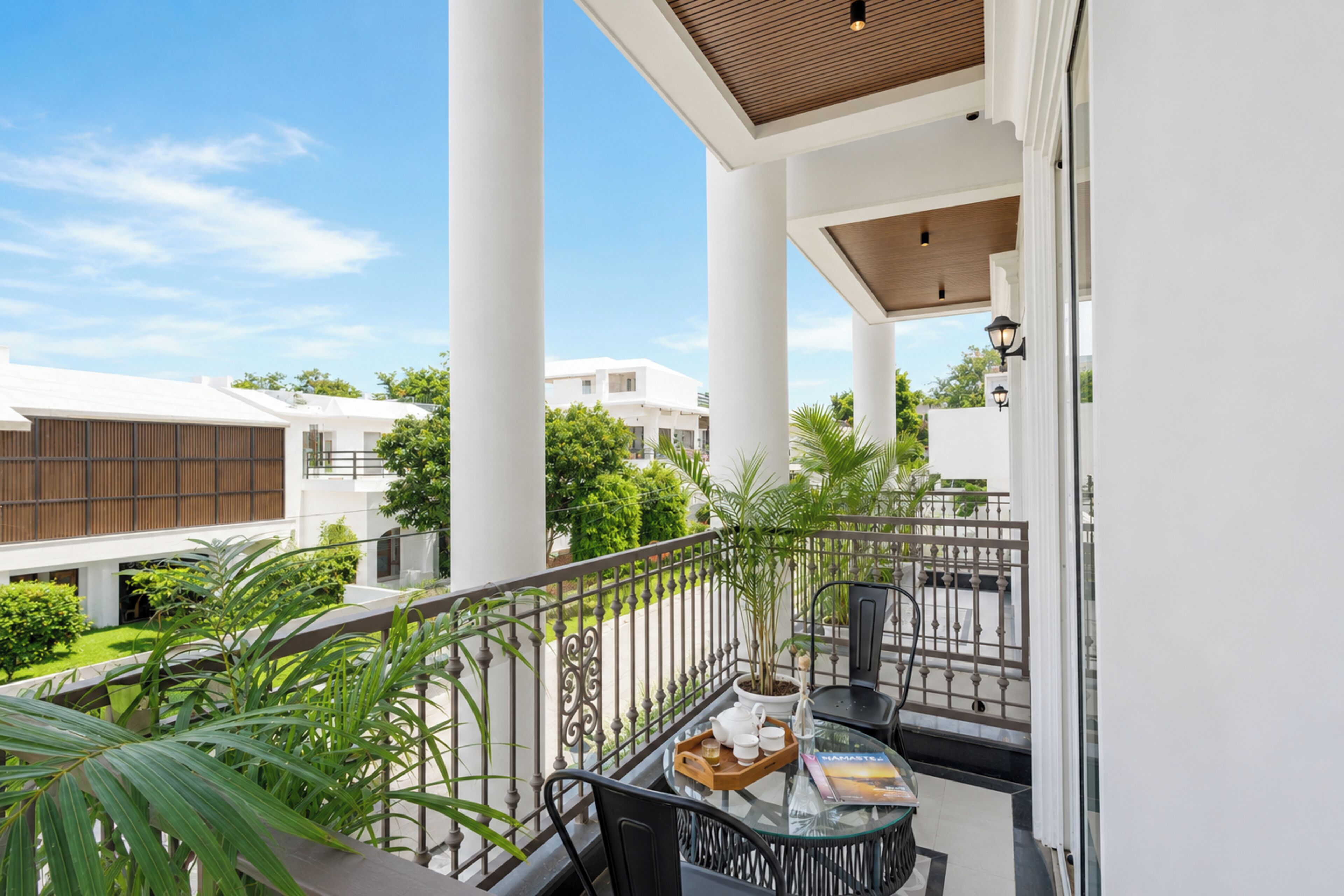 Luxury Room | Outdoor dining