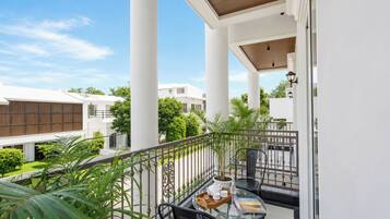Luxury Room | Outdoor dining