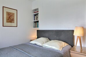 Iron/ironing board, free WiFi, bed sheets