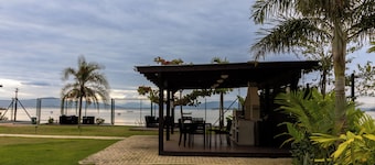 Casa Serena | Oceanfront, Heated Pool, Jacuzzi & Fireplace