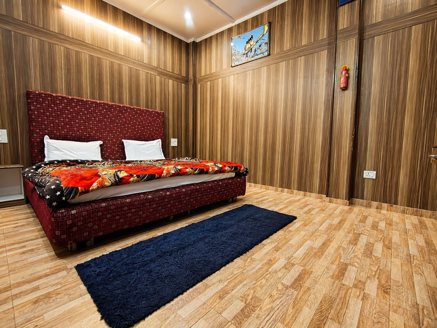 Suite Cottage | Desk, laptop workspace, blackout drapes, rollaway beds (surcharge)