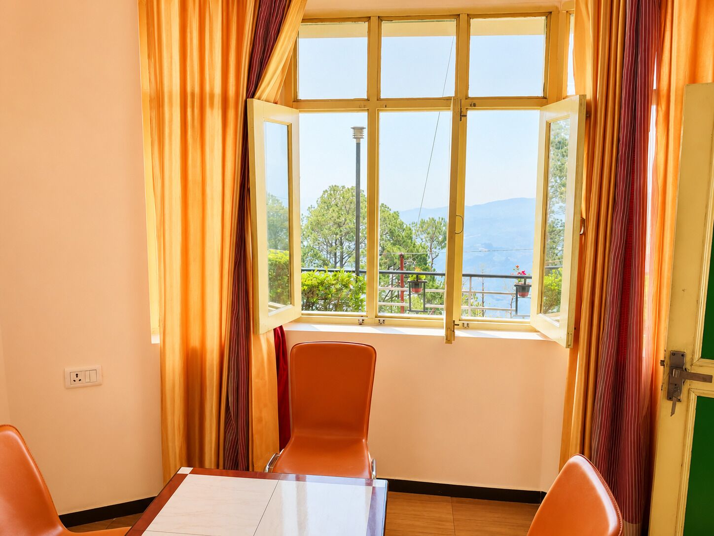 Deluxe Room, Hill View