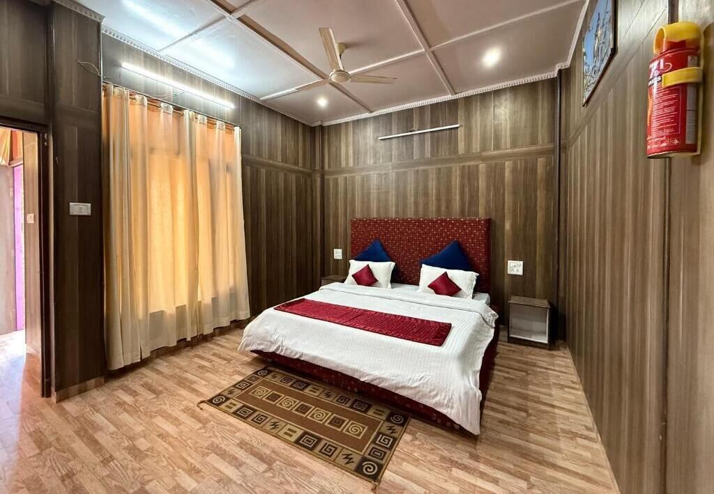 Desk, bed sheets
