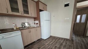 Quarto triplo conforto, vista para o jardim | Cozinha privada | Cadeirão de bebê