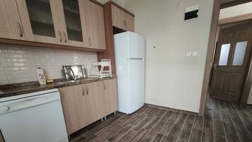 Comfort Triple Room, Garden View | Private kitchen | High chair
