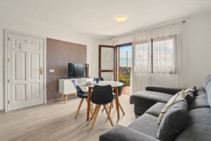 TV - Vacation Apartment 'Oasis Papagayo Cozy Patio' with Shared Pool, Private Terrace and Wi-Fi (Corralejo)