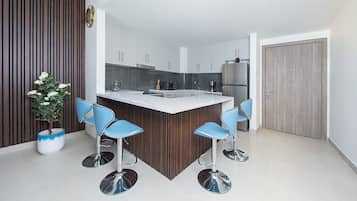 Fridge, microwave, oven, coffee/tea maker