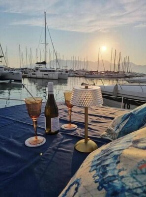 Marina - Soggiorno sul mare a Salerno su un B&b Galleggiante (Marina d'Arechi Porto, Mercatello)