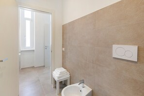 Shower, towels