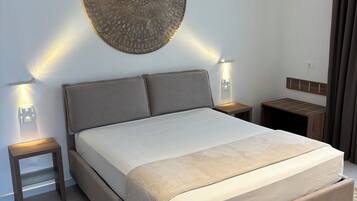 Double Room | In-room safe, desk, free WiFi