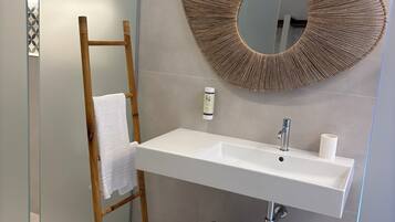 Double Room | In-room safe, desk, free WiFi