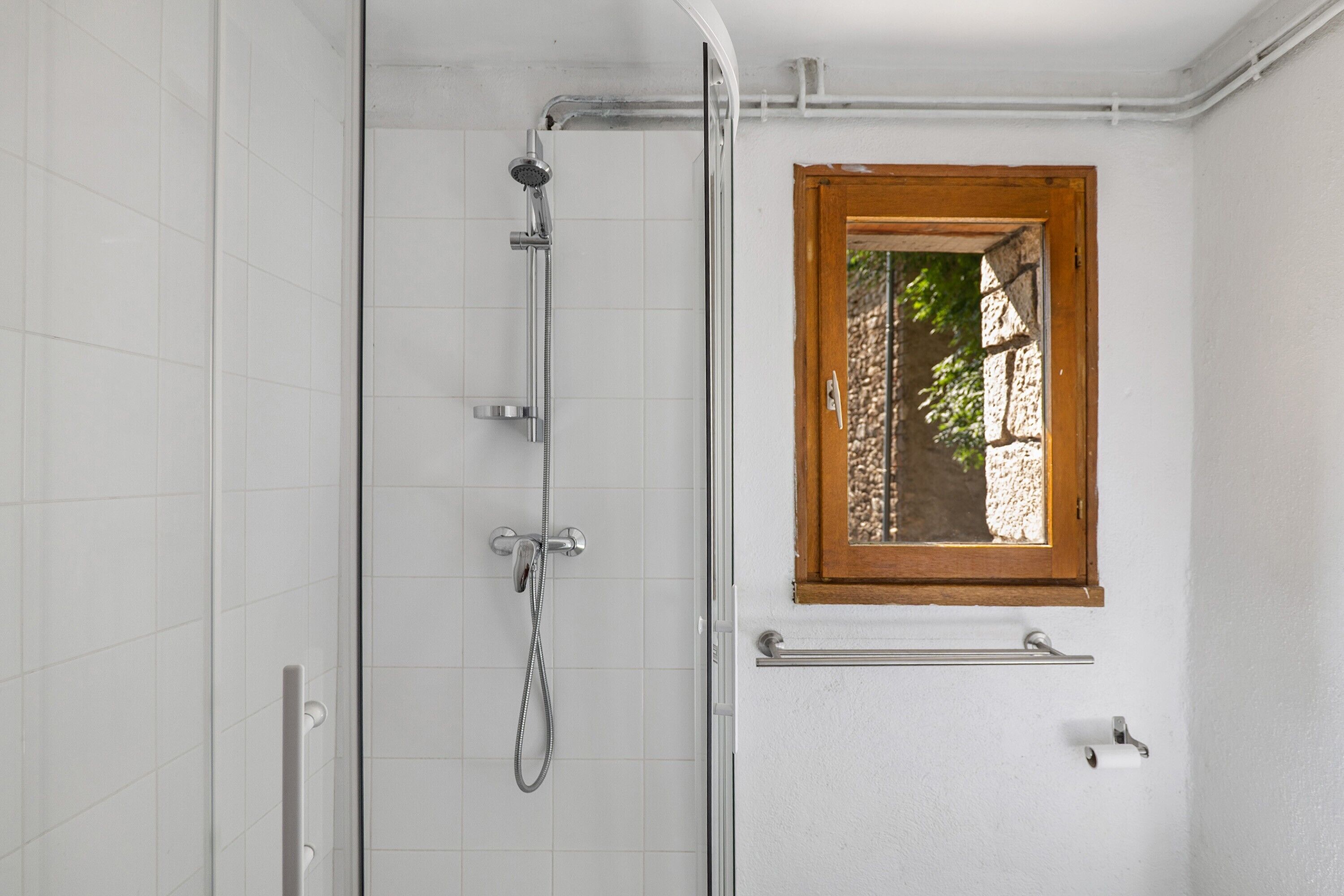 Douche, serviettes fournies