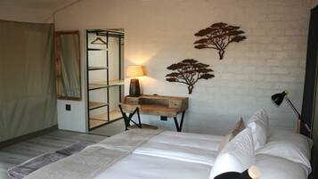 Deluxe kamer, 1 twee- of 2 eenpersoonsbedden, patio, uitzicht op rivier | Een bureau, een laptopwerkplek, gratis wifi