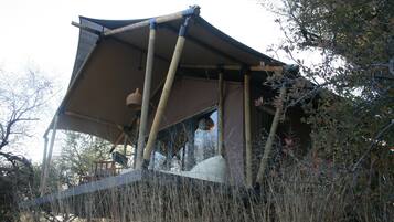 Deluxe kamer, 1 twee- of 2 eenpersoonsbedden, patio, uitzicht op rivier | Exterieur