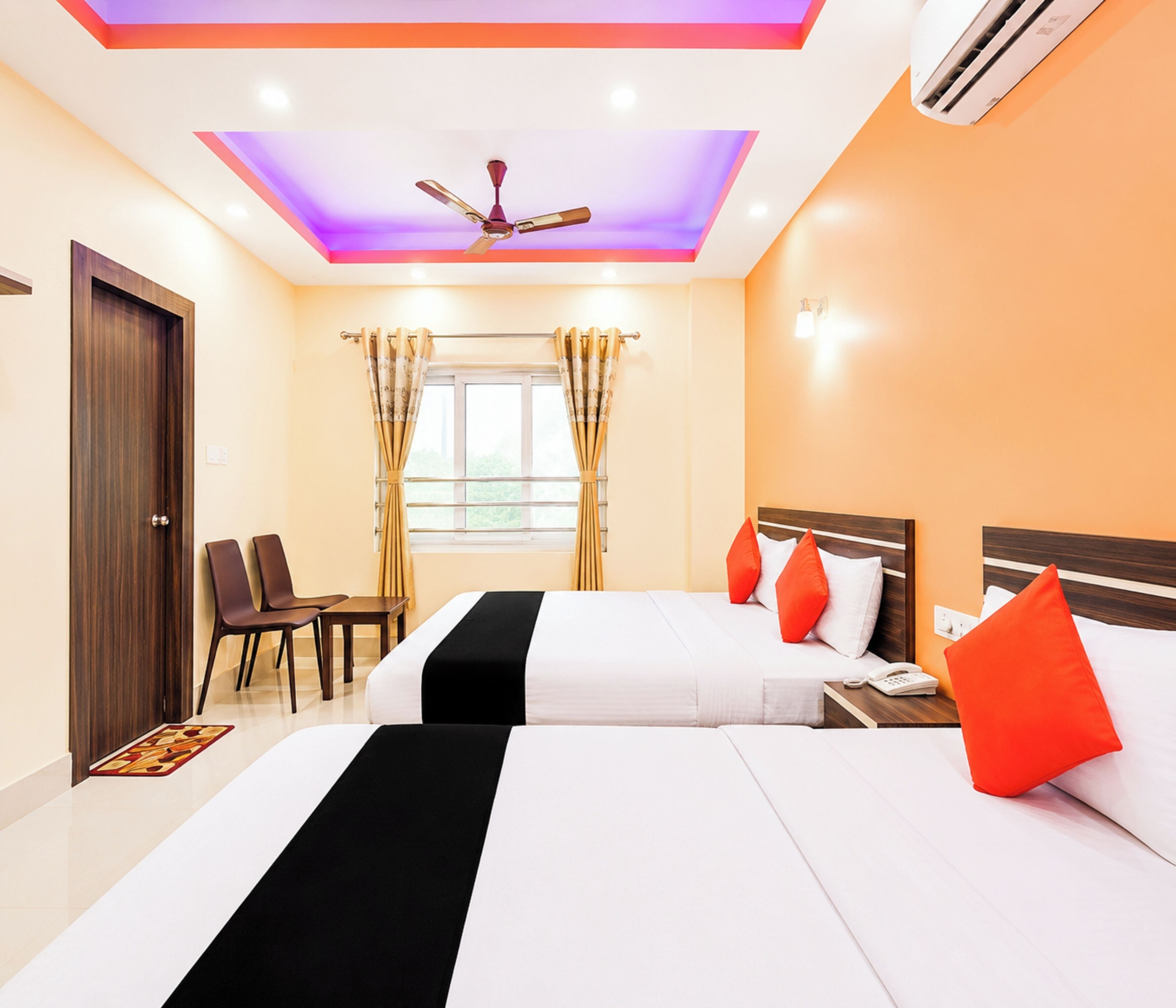 Deluxe Quadruple Room, Air conditioning | Hypo-allergenic bedding available, desk, soundproofing, WiFi (free)