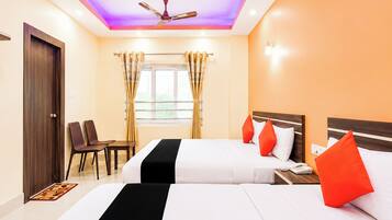 Deluxe Quadruple Room, Air conditioning | Hypo-allergenic bedding available, desk, soundproofing, WiFi (free)