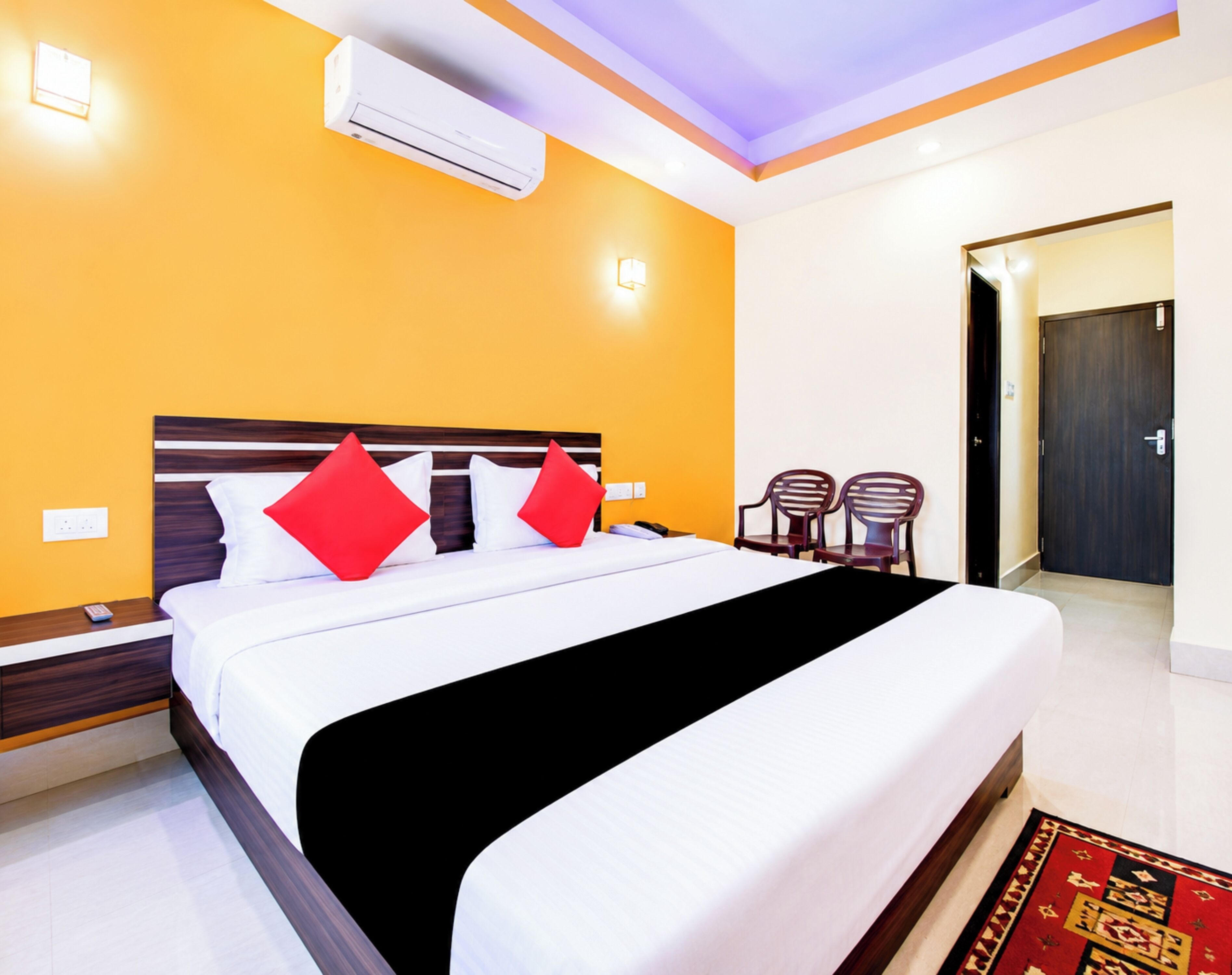 Hypo-allergenic bedding, desk, soundproofing, free WiFi
