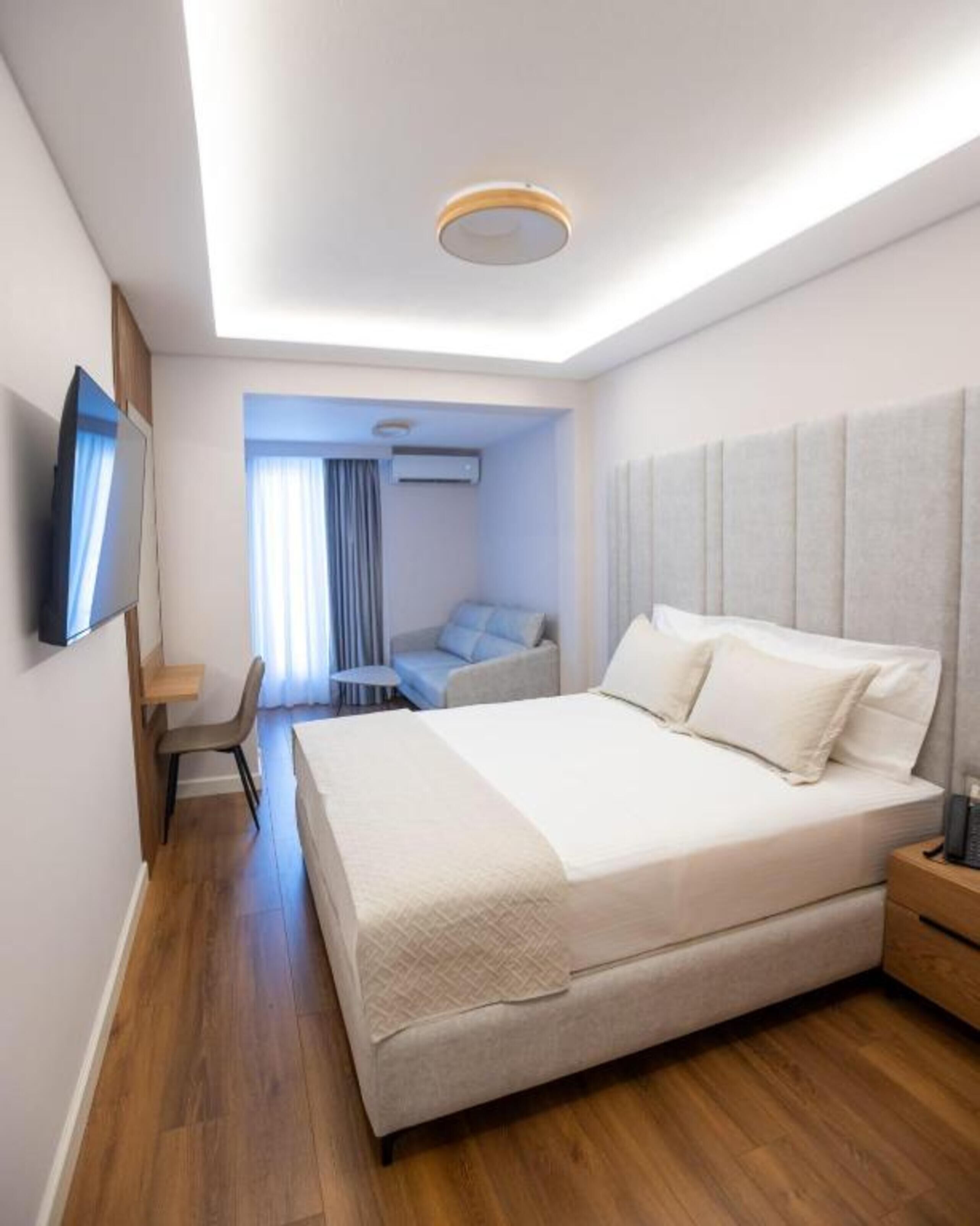 Quarto casal luxo | Escrivaninha, Wi-Fi de cortesia, roupa de cama
