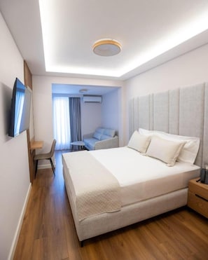 Quarto casal luxo | Escrivaninha, Wi-Fi de cortesia, roupa de cama