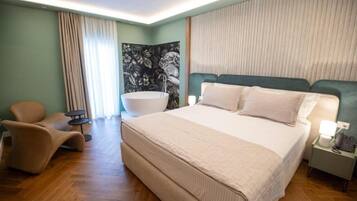 Deluxe Double Room | Desk, free WiFi, bed sheets
