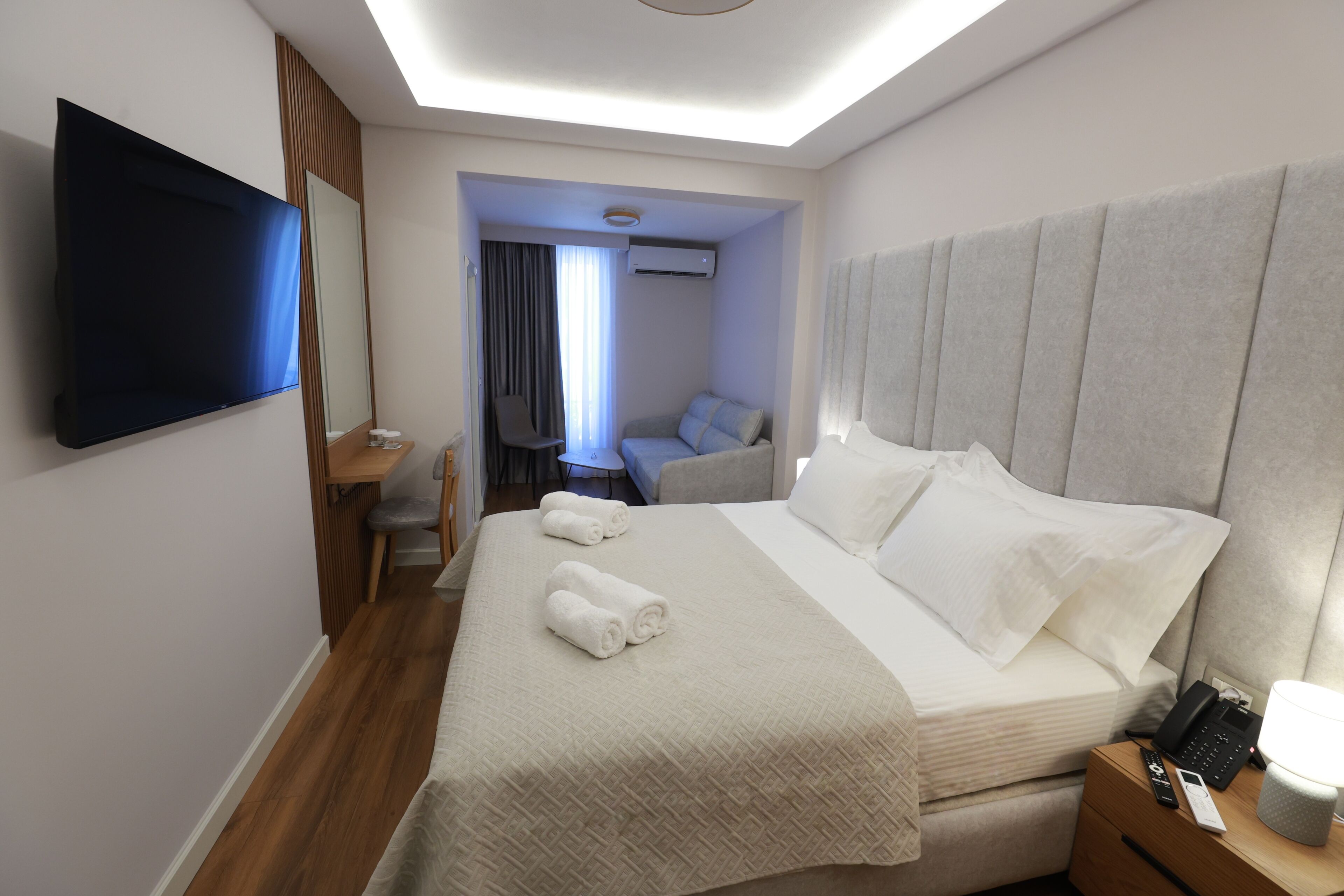 Quarto triplo standard | Escrivaninha, Wi-Fi de cortesia, roupa de cama