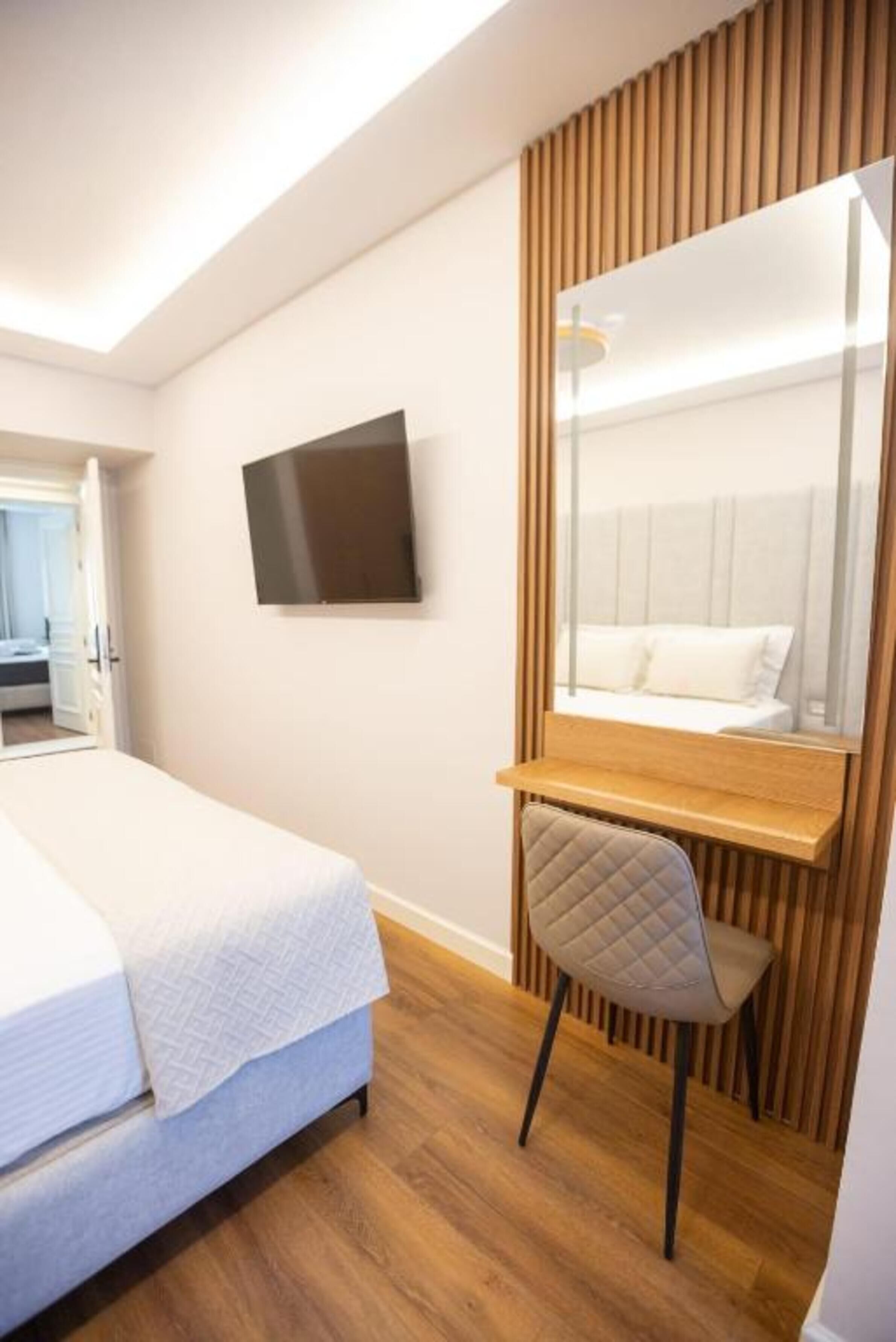 Quarto casal standard | Escrivaninha, Wi-Fi de cortesia, roupa de cama