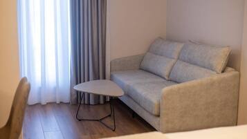 Deluxe Double Room | Living area