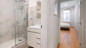 Douche, serviettes fournies