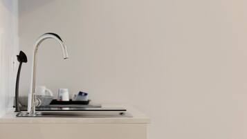 Fridge, stovetop, coffee/tea maker, electric kettle