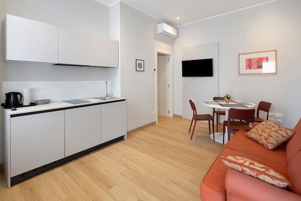 TV - 'Gorizia' Apartment with Wi-Fi and Air Conditioning (Gorizia)