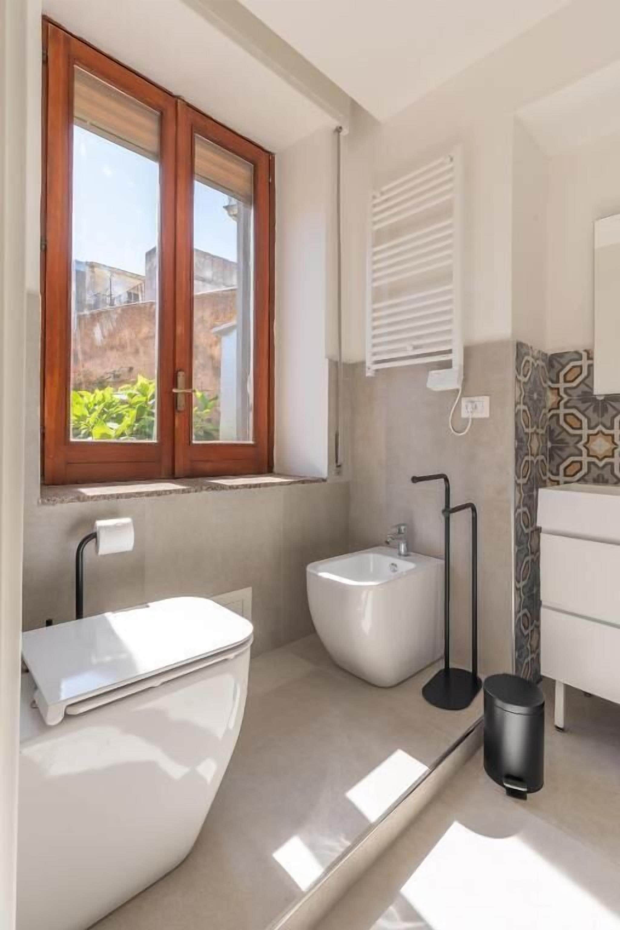Doccia, set di cortesia gratuito, asciugacapelli, asciugamani