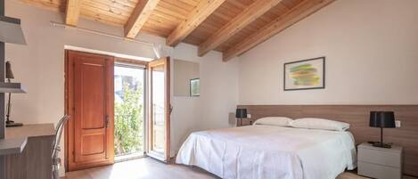 Superior Double Room, Garden View