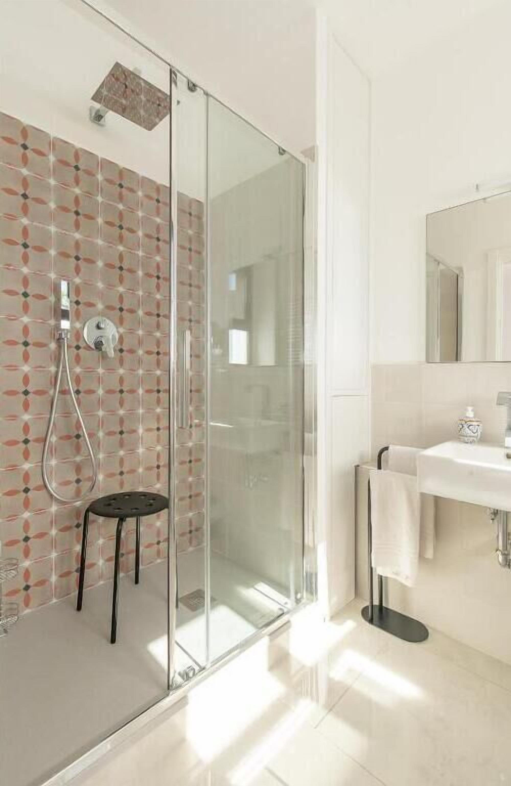 Superior Triple Room, Garden View | Bathroom | Shower, free toiletries, hair dryer, towels