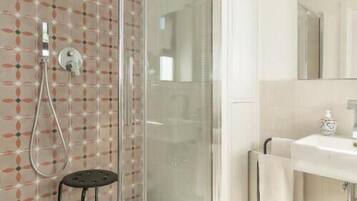 Superior Triple Room, Garden View | Bathroom | Shower, free toiletries, hair dryer, towels