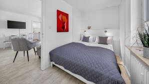 A modern bedroom with a bed, a desk, and a chair. - 2-Bedroom Vacation Apartment Near the Beach in Westerland (Sylt)