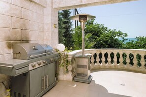 Terrace/patio - ARURA SUPER LUXURY VILLA, GERAKINI, GREECE, 30 METERS FROM THE AEGEAN SEA (Gerakini)