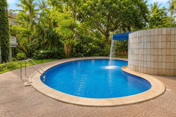 Deluxe Room | Pool