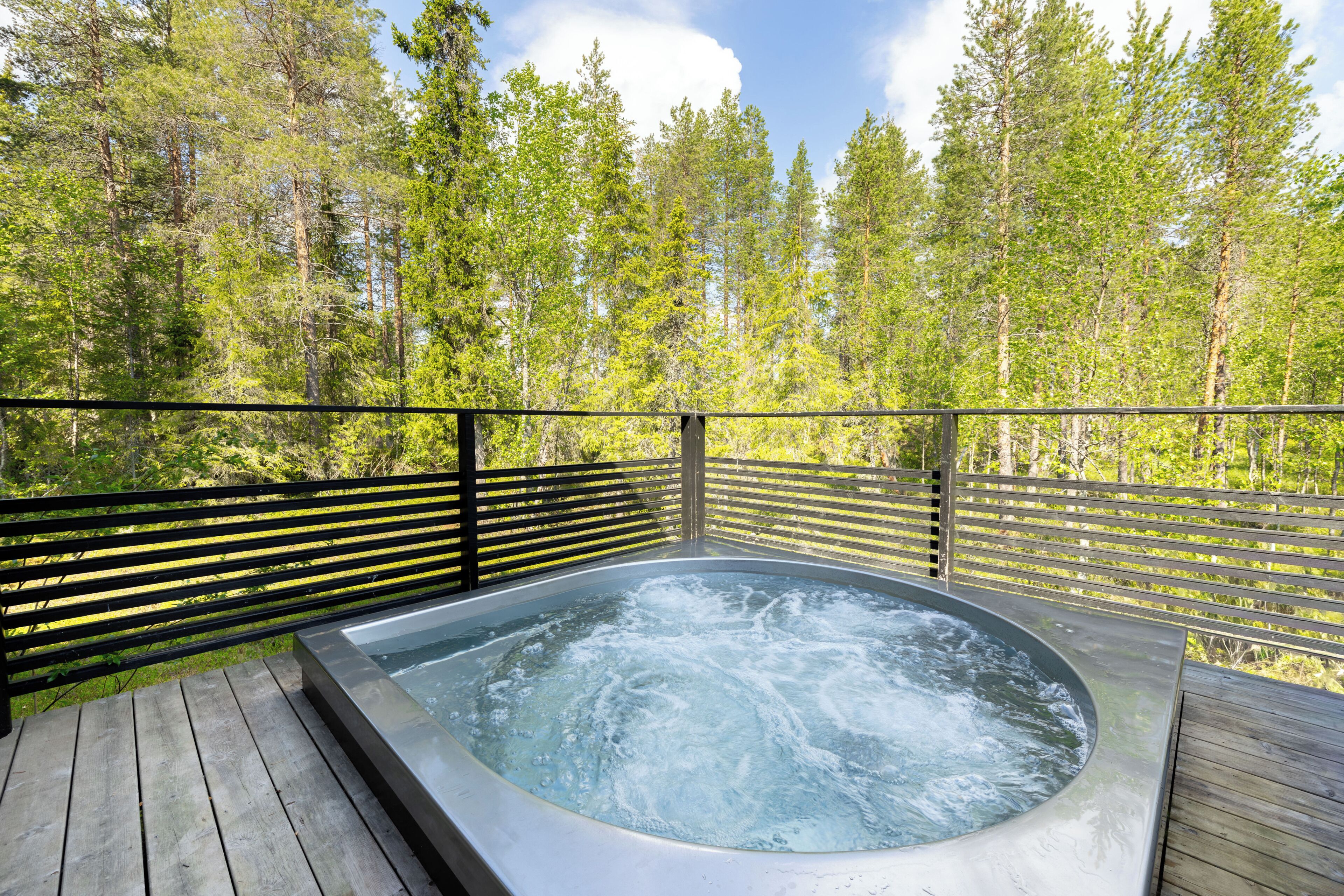 Comfort Apartment, 3 Bedrooms, Sauna | Outdoor spa tub