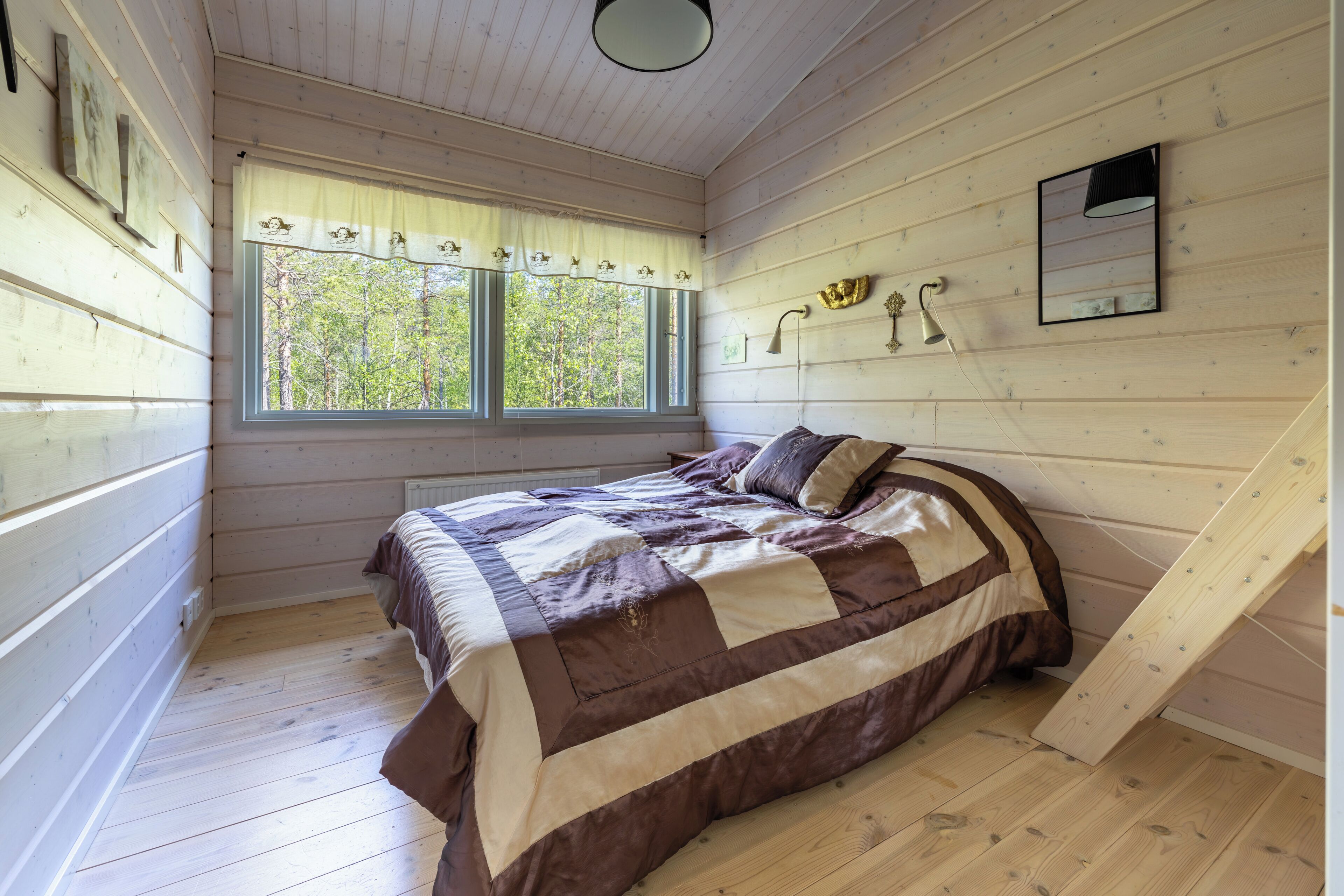 Comfort Apartment, 3 Bedrooms, Sauna | Meja, ruang kerja komputer riba, langsir/tirai gelap terus 