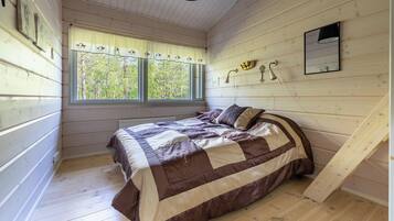 Comfort Apartment, 3 Bedrooms, Sauna | Meja, ruang kerja komputer riba, langsir/tirai gelap terus