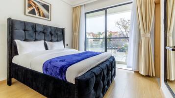 Classic Apartment, Balcony, City View | Desk, laptop workspace, iron/ironing board, free WiFi