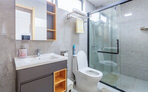 Classic Apartment, Balcony, City View | Bathroom | Shower, free toiletries, slippers, towels - Riara - The Urban Haven (Nairobi)